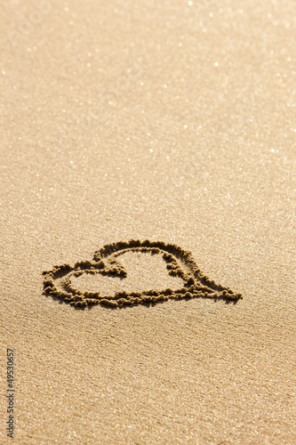 Herz im Sand © by-studio