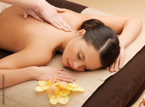 Φωτογραφία beautiful woman in massage salon