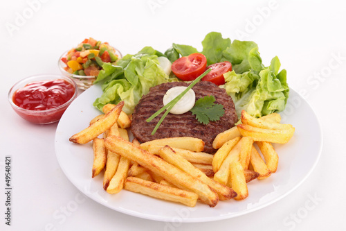 beefsteak with lettuce and fries