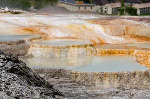 zolfo acqua a Mammoth Hot Springs in Yellowstone photo