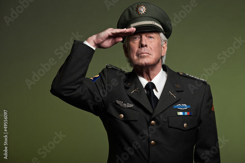 Fotografía US military general wearing cap. Salutation. Studio portrait.