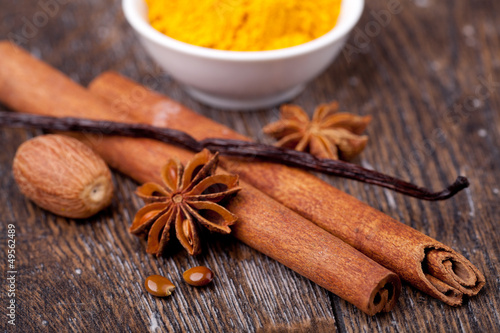 Fototapeta Naklejka Na Ścianę i Meble -  anise, cinnamon and vanilla pods