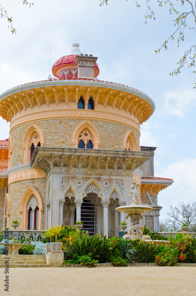 Portugal, Lisbon: Monserrate in Sintra with fountain