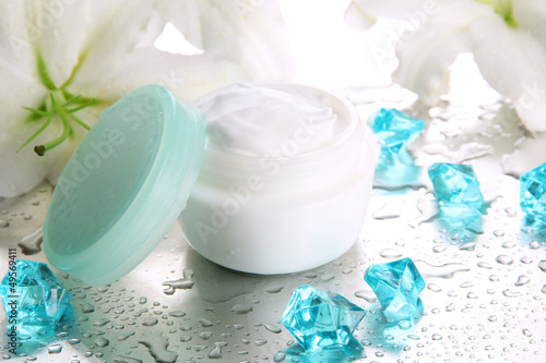 Fototapeta Naklejka Na Ścianę i Meble -  Cosmetic cream and beautiful lily, close up