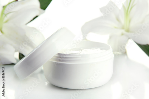 Fototapeta Naklejka Na Ścianę i Meble -  Cosmetic cream and beautiful lily, isolated on white