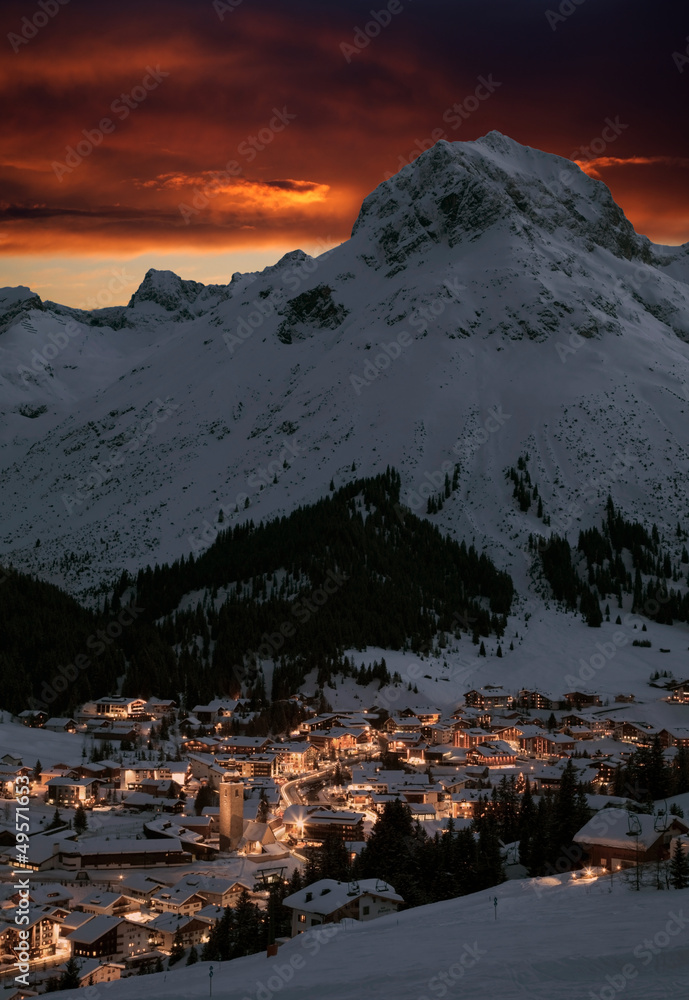 Lech am Arlberg bei Nacht, Österreich