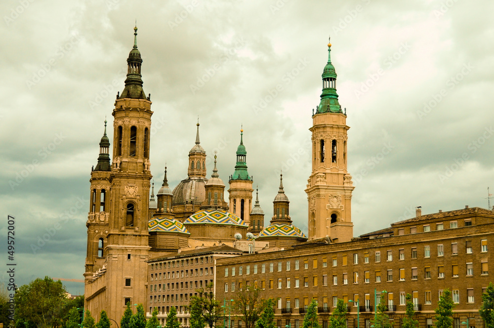 Fototapeta premium Zaragoza Basilica–Cathedral of Our Lady of the Pillar