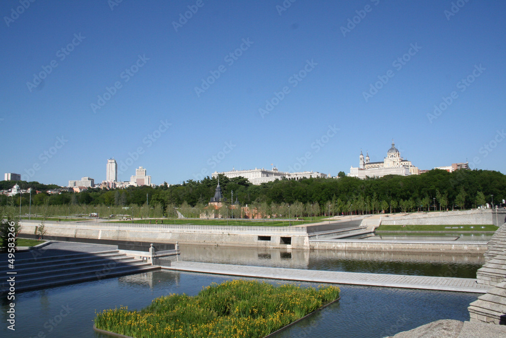 Obraz premium Paisaje desde Puente Segovia-Madrid RIO
