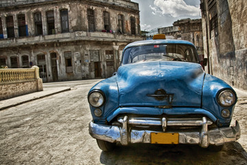 Plexiglas schilderij Cubaanse oldtimers Kleurrijke straatscène in Cuba  © mario_vender