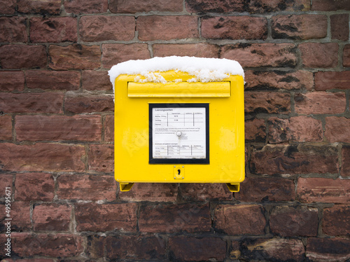 Briefkasten im Winter photo