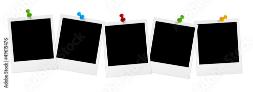 5 Polaroids in Reihe mit farbigen Pins