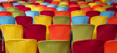 chaises  dans salle de congrès ou séminaire entreprise