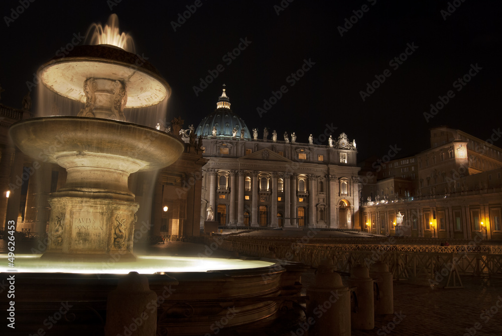 Basilica di San Pietro e fontana del Bernini a Roma