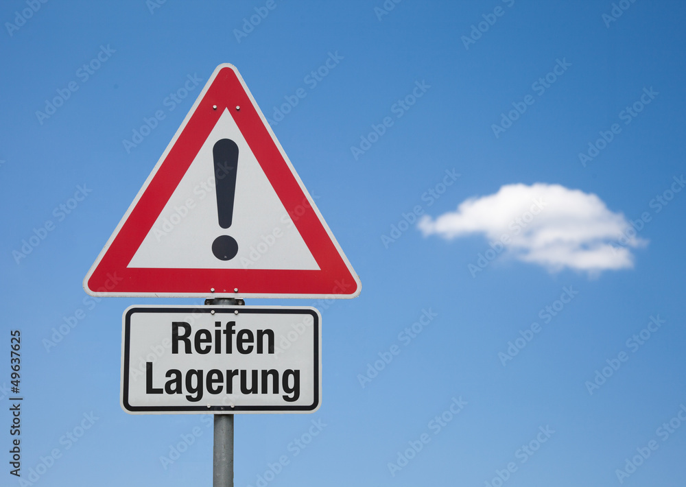 Achtung Schild mit Wolke REIFENLAGERUNG Achtung Schild mit Wolke REIFENLAGERUNG