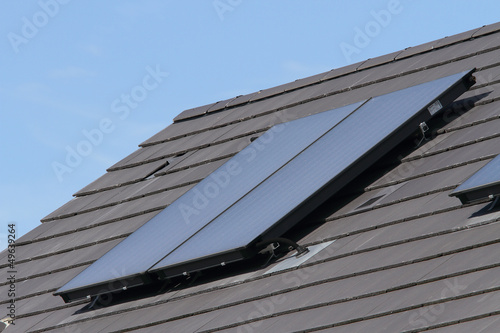 Solar hot water glass panel roof array