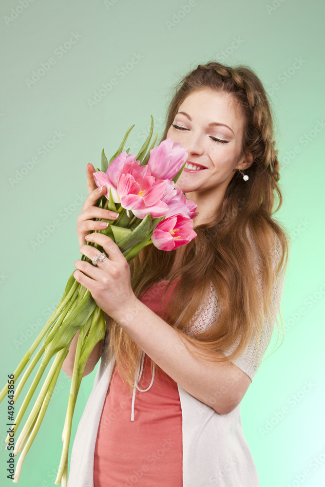 Девушка с тюльпанами