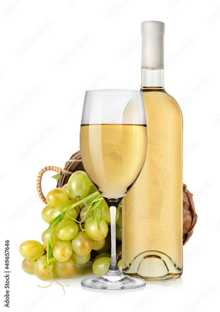 Obraz premium White wine bottle and grapes in basket