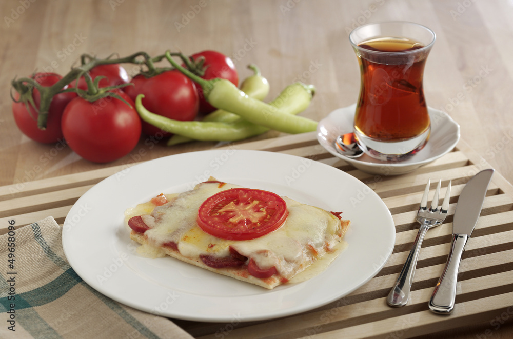 sucuklu kaşarlı ekmek sucuklu kaşarlı ekmek
