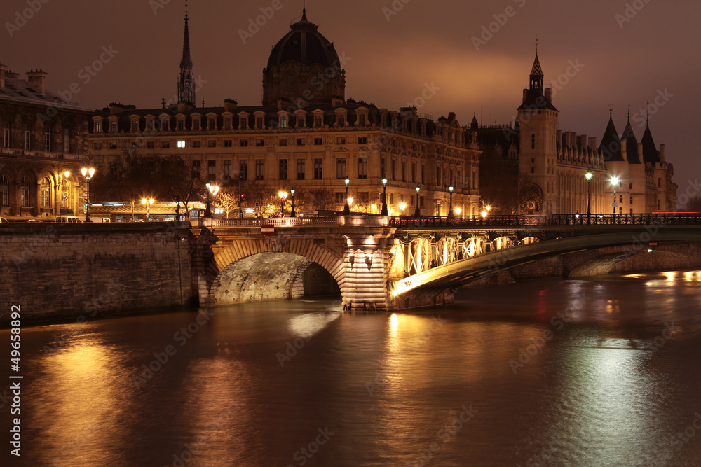 ponte sulla senna di notte, parigi