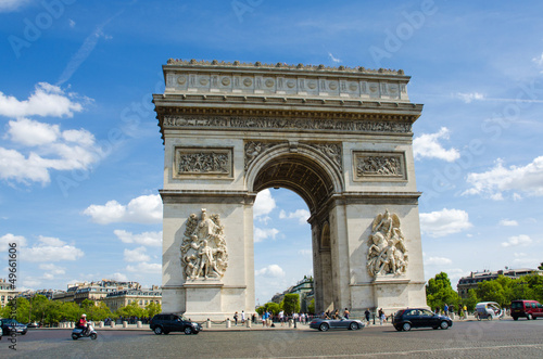 Arc de Triomphe in Paris © Elnur