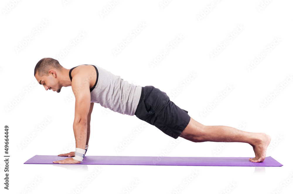 Naklejka premium Człowiek robi ćwiczenia na białym tle