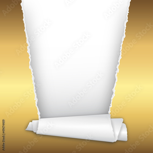 aufgerissenes goldenes Papier mit Textfreiraum