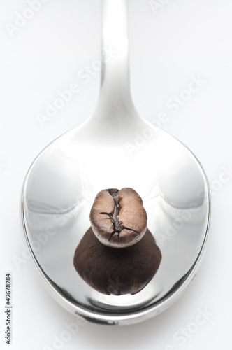 chicco di caffe' su cucchiaino