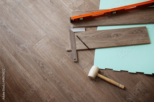 Pose parquet en bois photo