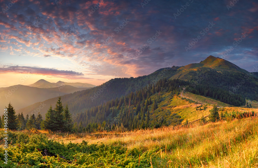 Obraz premium Colorful autumn landscape in the mountains. Sunrise