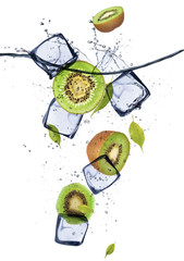Fototapete Obst im Eis Kiwischeiben mit Eiswürfeln, isoliert auf weißem Hintergrund  © Jag_cz