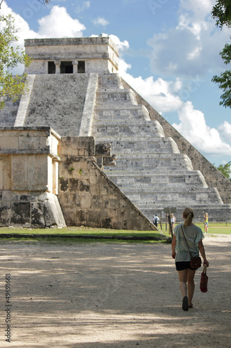 chichen itza tourist