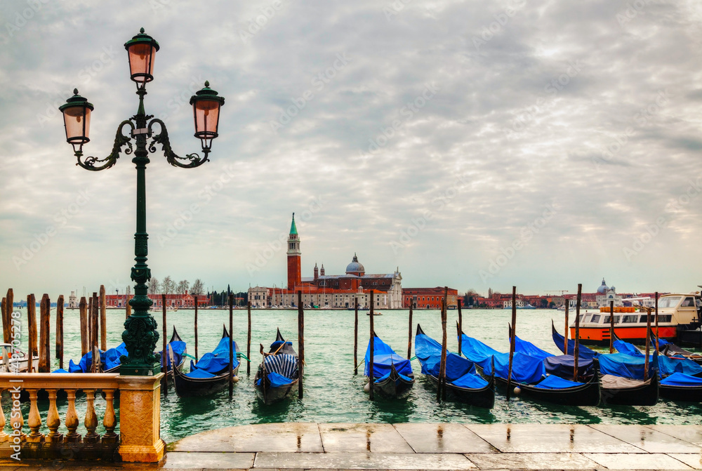 Naklejka premium Gondole pływające po Canal Grande