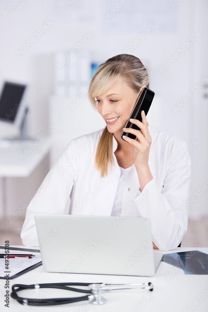 ärztin berät am telefon ärztin berät am telefon