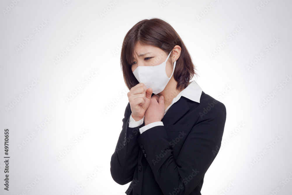 咳が止まらない女性 咳が止まらない女性