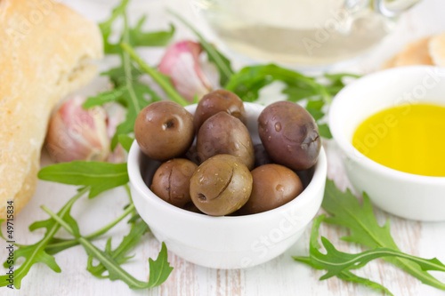 olives with olive oil and bread