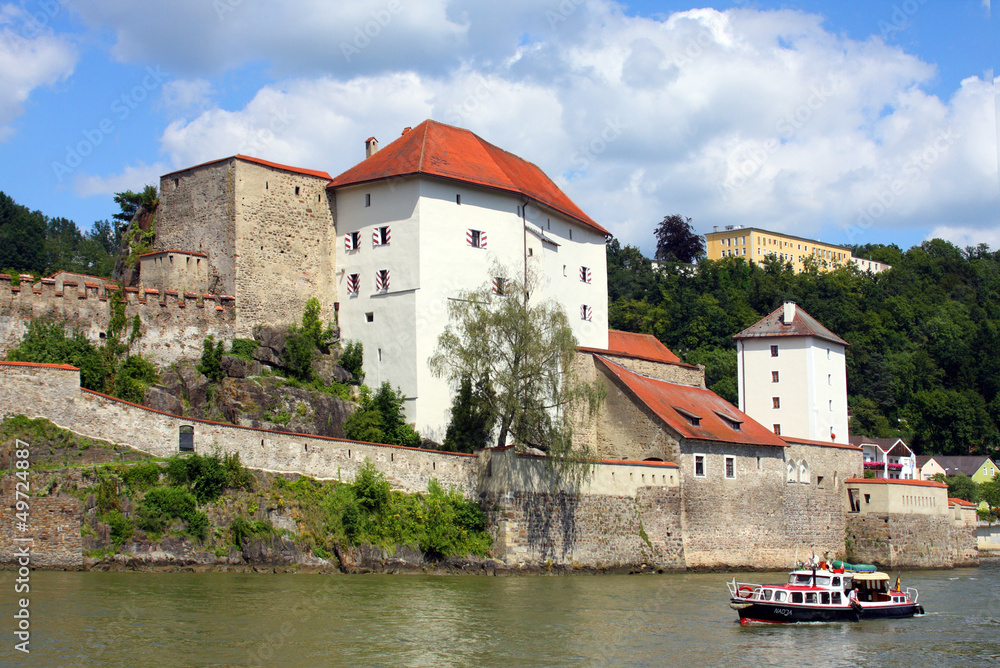 Obraz premium Castle of Passau over The Danube River in Bavaria, Germany.