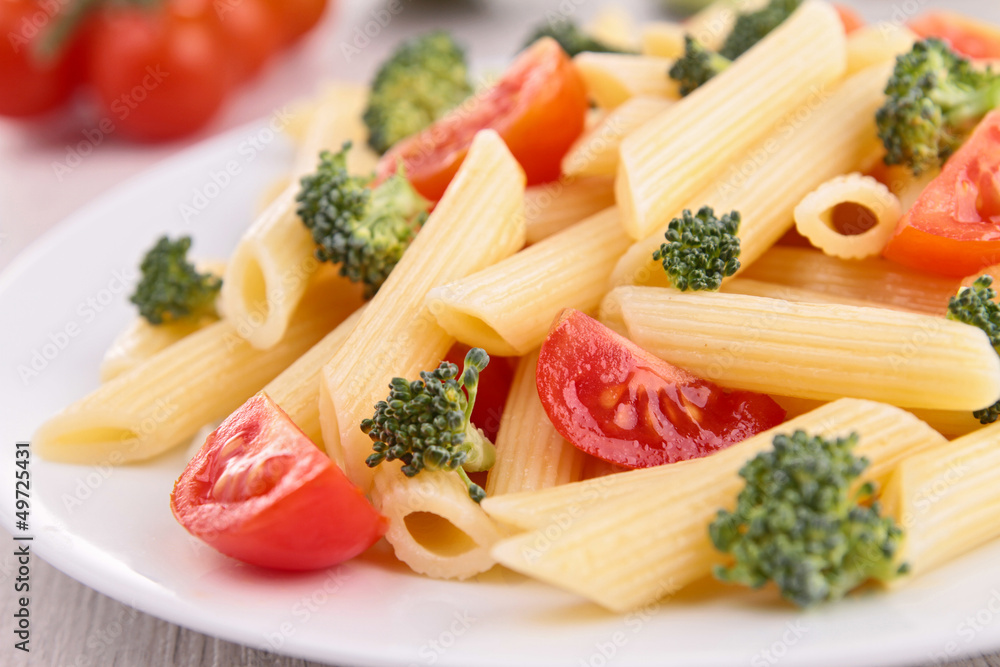 plate of pasta with tomato and broccoli
