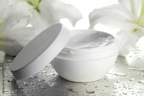 Fototapeta Naklejka Na Ścianę i Meble -  Cosmetic cream and beautiful lily, close up