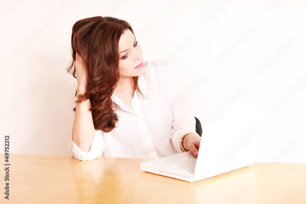 hübsche Frau mit Laptop hübsche Frau mit Laptop