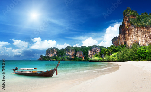 Railay beach in Krabi Thailand © Iakov Kalinin