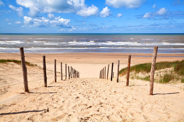 Deken met foto Badkamer Zandpad naar het strand Noordzee  © Olha Rohulya