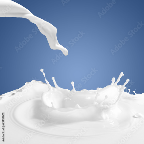 Pouring milk splash Fototapet