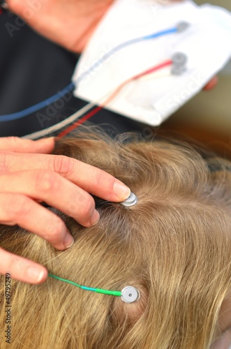 Elektroden Für Neurofeedback auf Kinderkopf