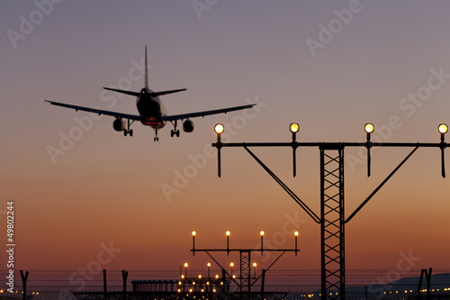 Plane landing © 135pixels
