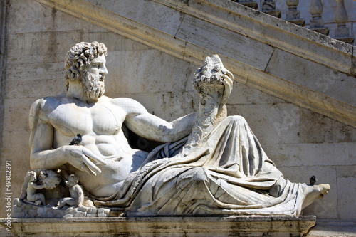 Statue romaine place du Capitole à Rome - Italie