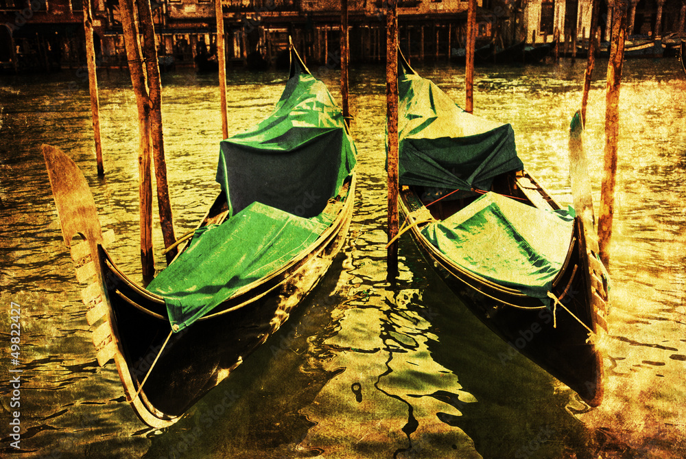 zwei Gondeln in Venedig mit Grunge-Textur