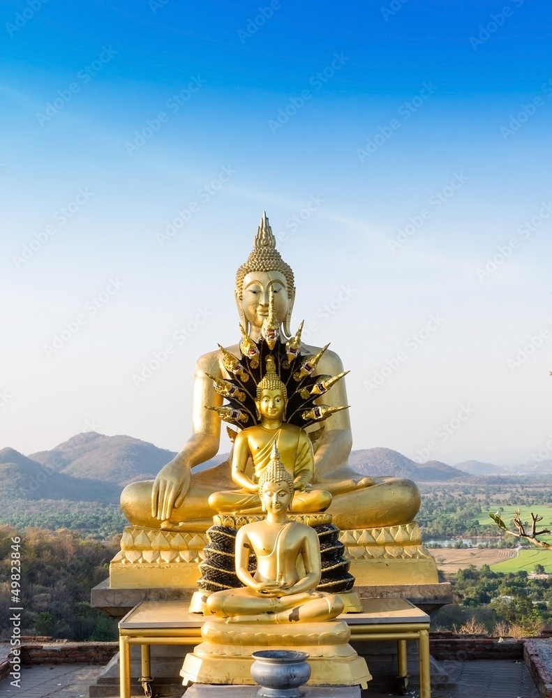 Obraz premium Buddha statue Phrabuddhachay Temple