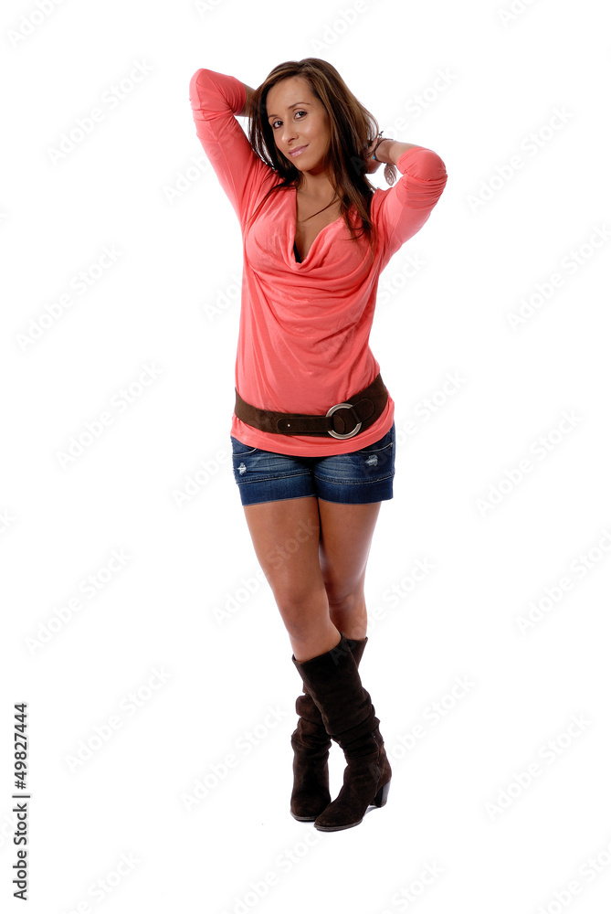 jeune femme souriante en short 5 jeune femme souriante en short 5