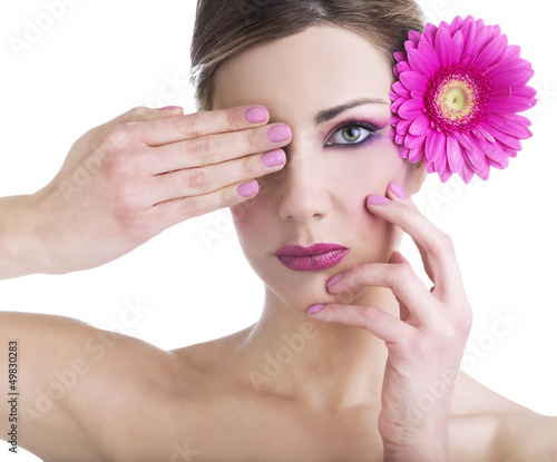 Beauty di donna con fiore viola photo