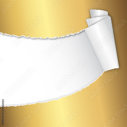 aufgerissenes goldenes Papier mit Textfreiraum